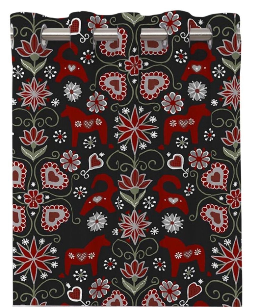 Allmoge ett juligt gardinset med svart botten med ett mönster i rött, grått, grönt och vitt och öljetter från Redlunds textil.