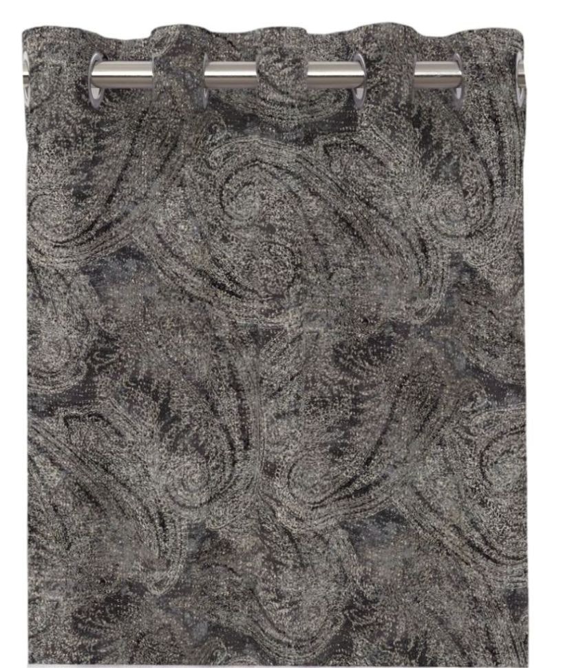 Boss ett gardinset med i en grå paisleysmönstrad sammet med öljetter från Redlunds textil.