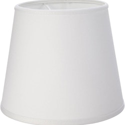 Mia bas är en vit rund lampskärm från PR HOME, mått dia 17, dia 13, h 14,5 cm.