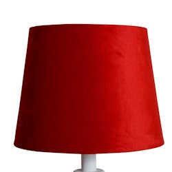 Sam en rund lampskärm i röd sammet med fäste för både E14 och E27 lampor från Stjernsund kollektion.