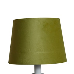 Sam en rund lampskärm i grön sammet med fäste för både E14 och E27 lampor från Stjernsund kollektion.