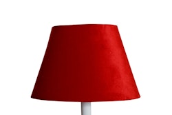 Sam en oval lampskärm i röd sammet med fäste för både E14 och E27 lampor från Stjernsund kollektion.