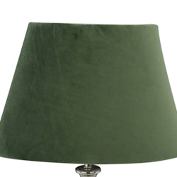 Sam en oval lampskärm i grön sammet med fäste för både E14 och E27 lampor från Stjernsund kollektion.