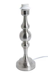 Bull en bordslampa/lampfot i silverfärgad metall och med E27 fattning från Stjernsund kollektion, höjd 35 cm.