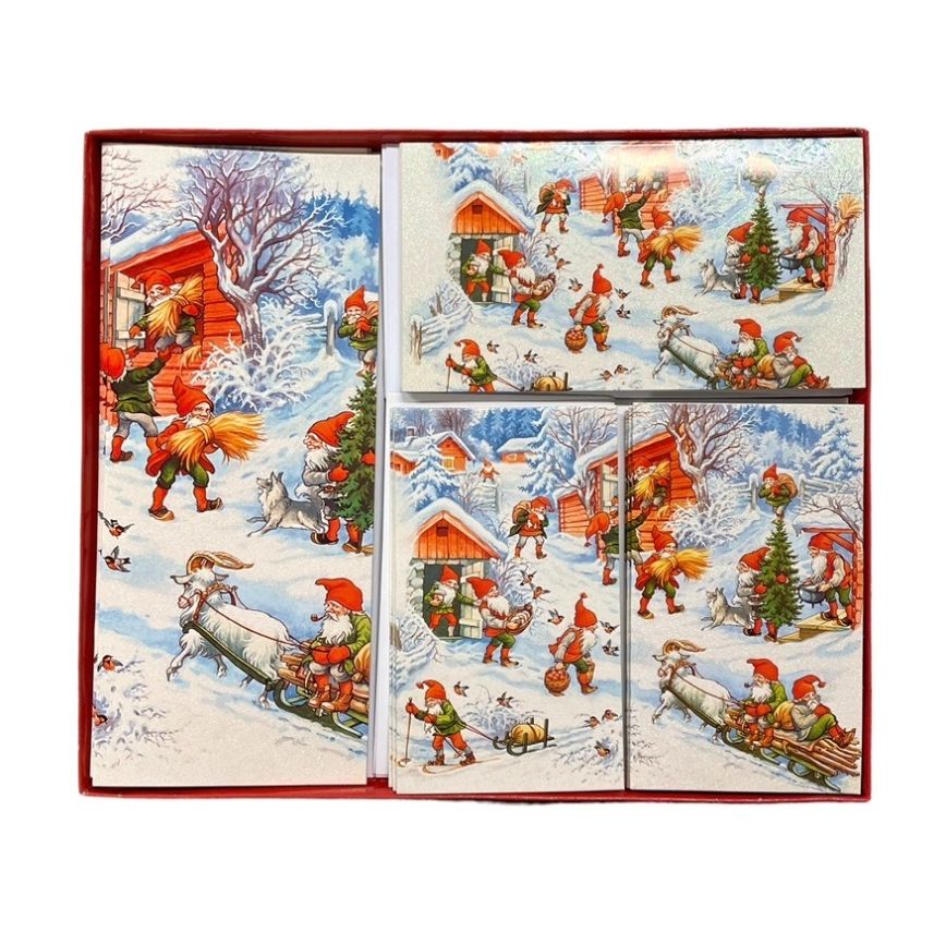 Julkort i 12 pack med 4 olika julmotiv och kuvert i gammaldags stil med tomtar som håller på med tomtegrejor i ett vinterlandsskap, korten är dubbelvikta.