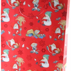 Tomten Sune och snögubben en stor röd presentpåse från Festive, mått 26,5 x 11,8 x 31,8 cm.
