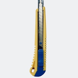 Brytbladskniv/hobbykniv i gult och blått med ett blad som är 9 mm brett från Actual.