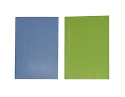 Colors ett set med 2 anteckningsböcker i grönt och blått i A5 storlek, en med linjerade sidor och en med blanka sidor från Hedlundgruppen.