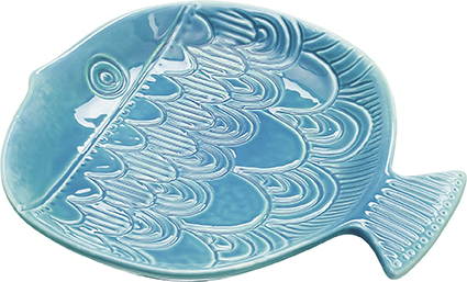 Retrofish ett aquafärgat fat i stengods i från Cult design, mått 30 x 12 x 3 cm