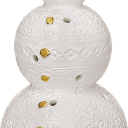 Orient snögubbe en LED-lampa i vitt porslin i från Cult design, mått 11 x 11 x 20 cm.
