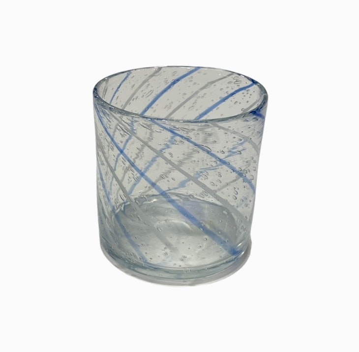 Bubblor S en glasvas/kruka med vita och blå ränder, mått h 10 x dia 10 cm.  - Roomoutlet.se - Textilier och inredning i Karlstad