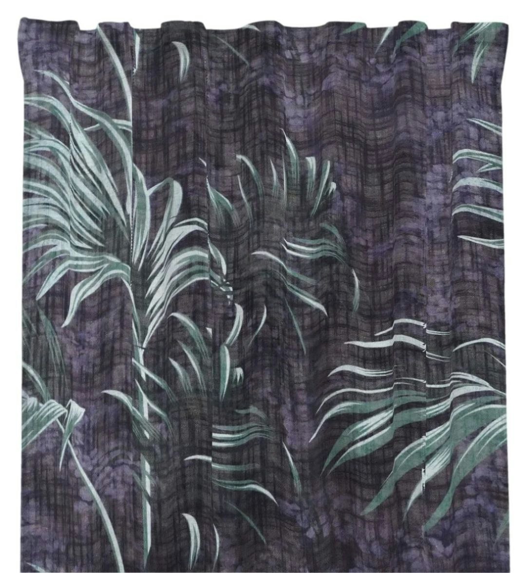 Tropical ett gardinset på mörk botten med gröna blad och med multiband från Redlunds textil.