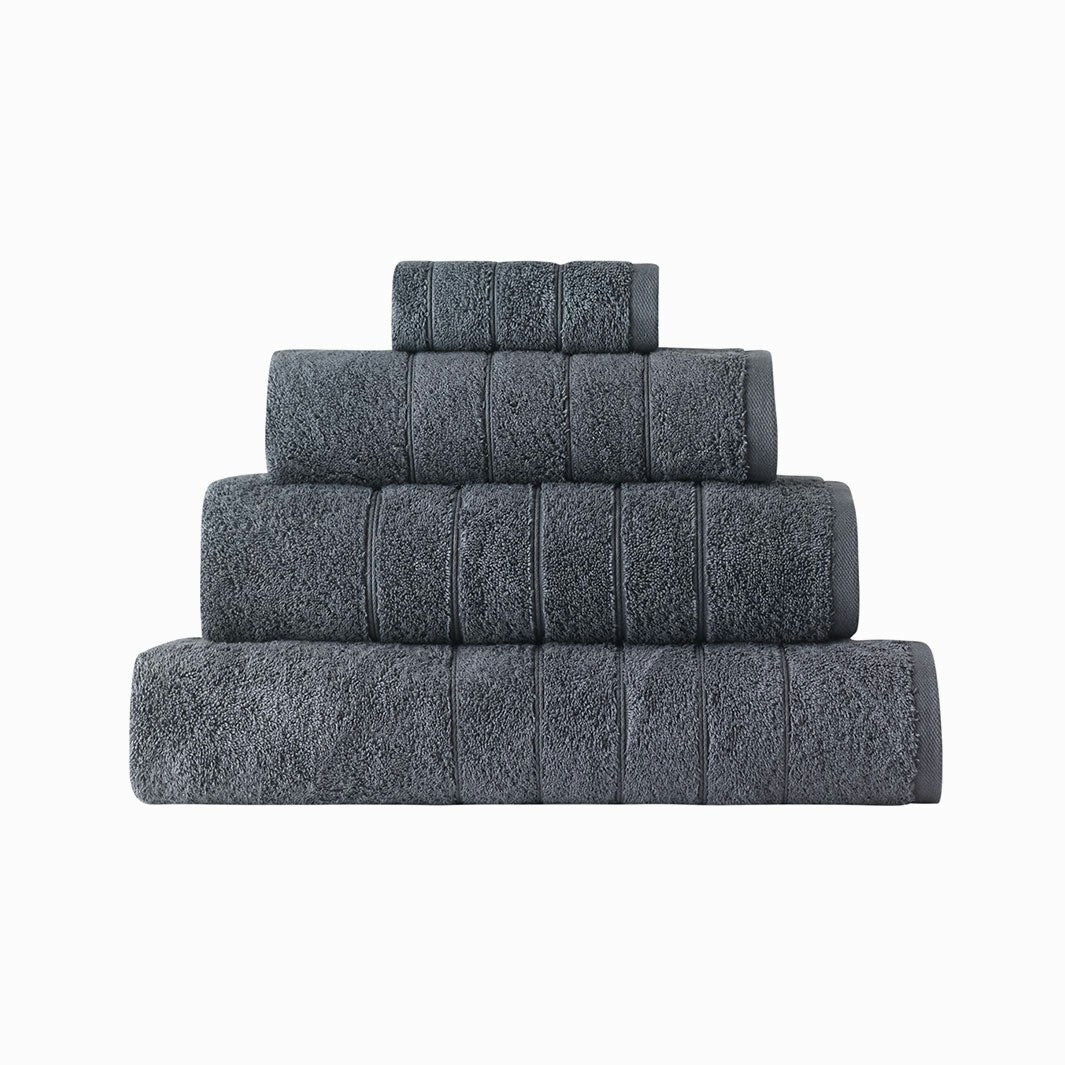 Roma en mörkgrå badrumsmatta i en kraftig frotté från Indusia design.