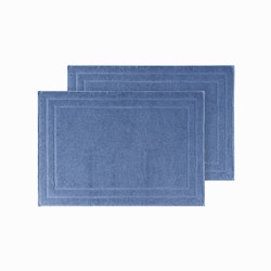 Roma en blå badrumsmatta i en kraftig frotté i mått 50 x 70 cm från Indusia design.