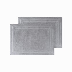 Roma en grå badrumsmatta i en kraftig frotté i mått 50 x 70 cm från Indusia design.