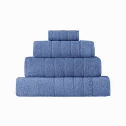 Roma en serie med blå badlakan och handdukar i en tjock och slitstark bomullsfrotté från Indusia design.