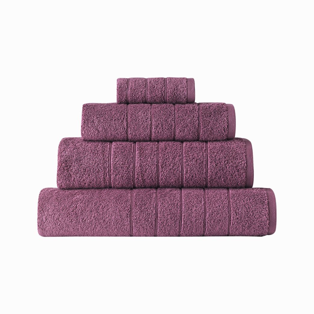 Roma en serie med rosa badlakan och handdukar i en tjock och slitstark bomullsfrotté från Indusia design.