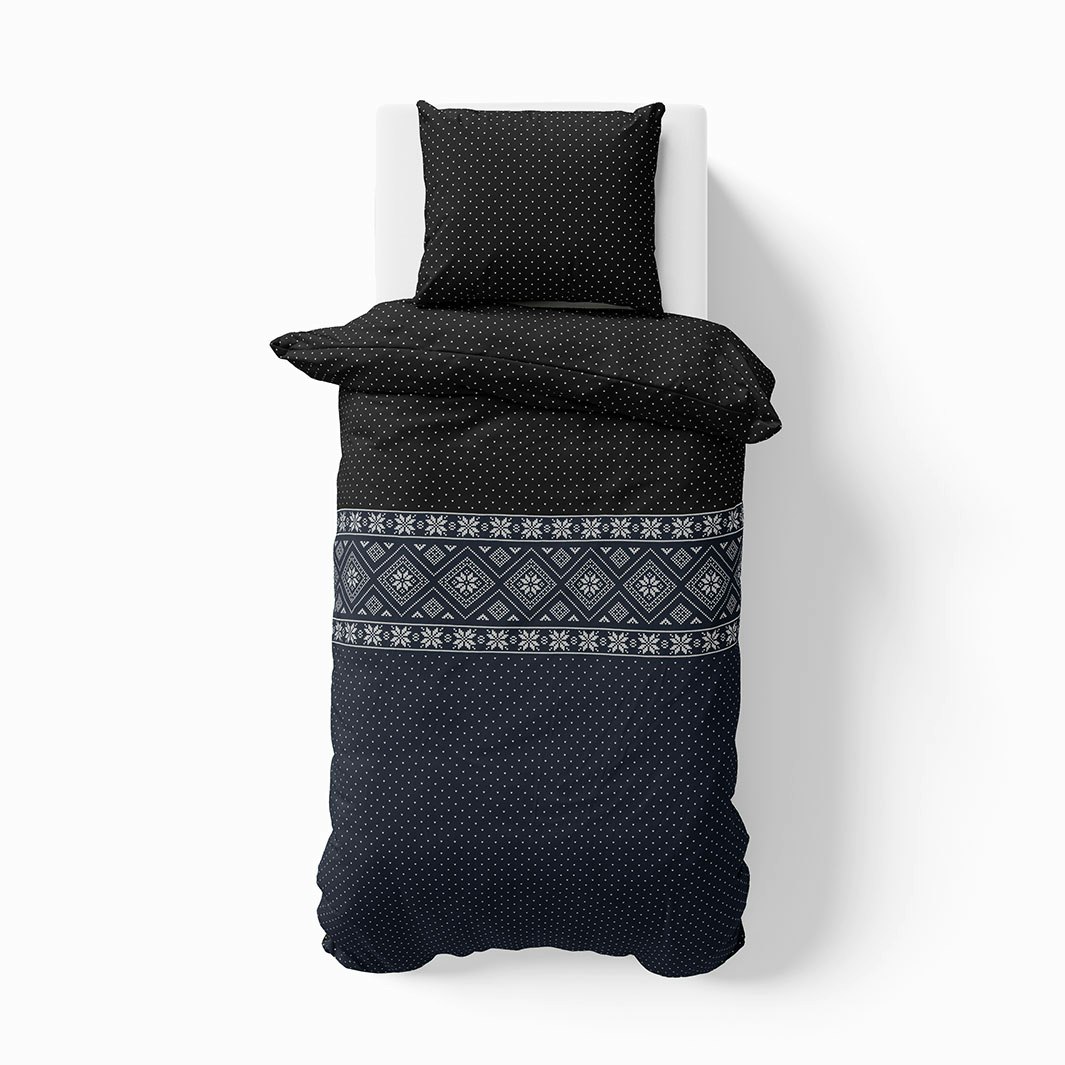 Saga blue ett vackert påslakanset i bomullsflanell i blått och svart med med knäppning i underkant, från Indusia design