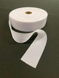 Kanalband i vitt till gardinupphängningar i polyester i bredd 5 cm