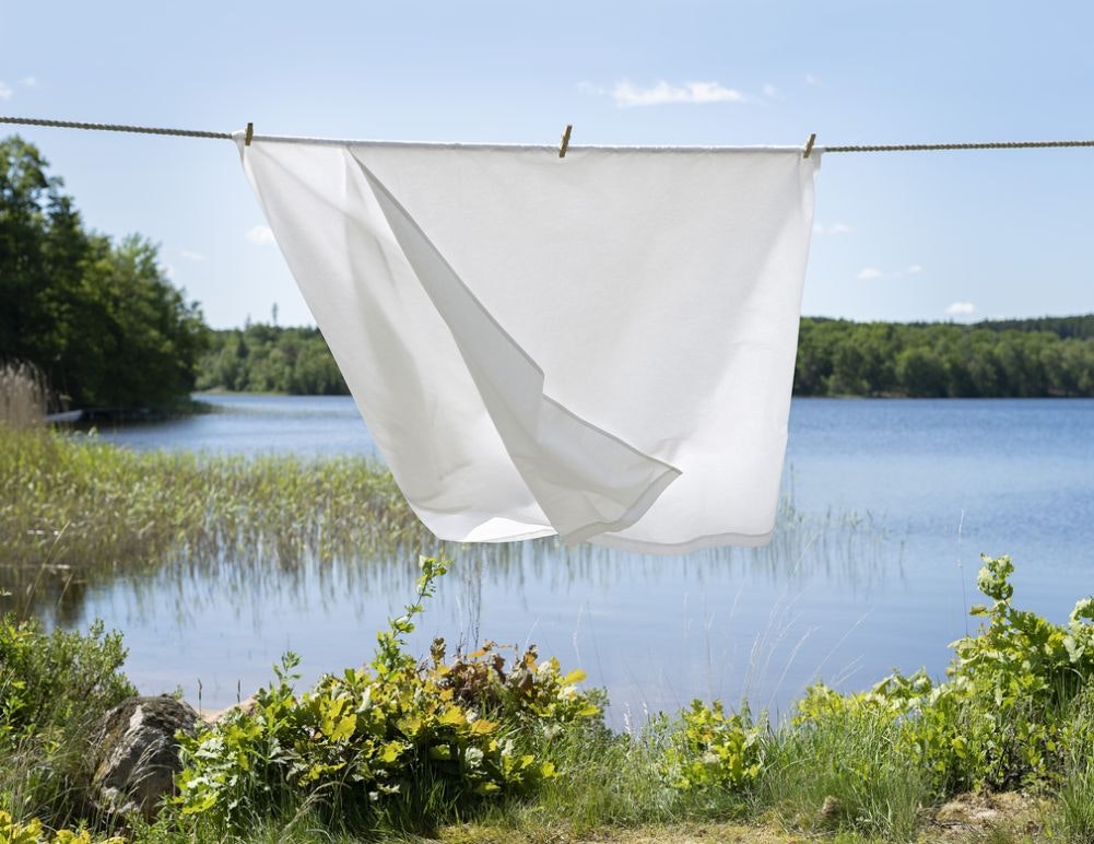 Underlakan i vitt i måtten 150 x 250 cm i mjuk bomullskvalitet från Borganäs.