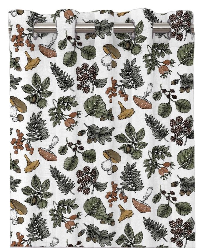Skogen ett färdigsytt gardinset i vit bomull med öljetter med ett mönster med svampar och blad med, från Redlunds textil