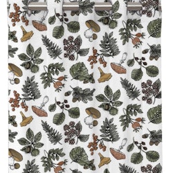 Skogen ett färdigsytt gardinset i vit bomull med öljetter med ett mönster med svampar och blad med, från Redlunds textil