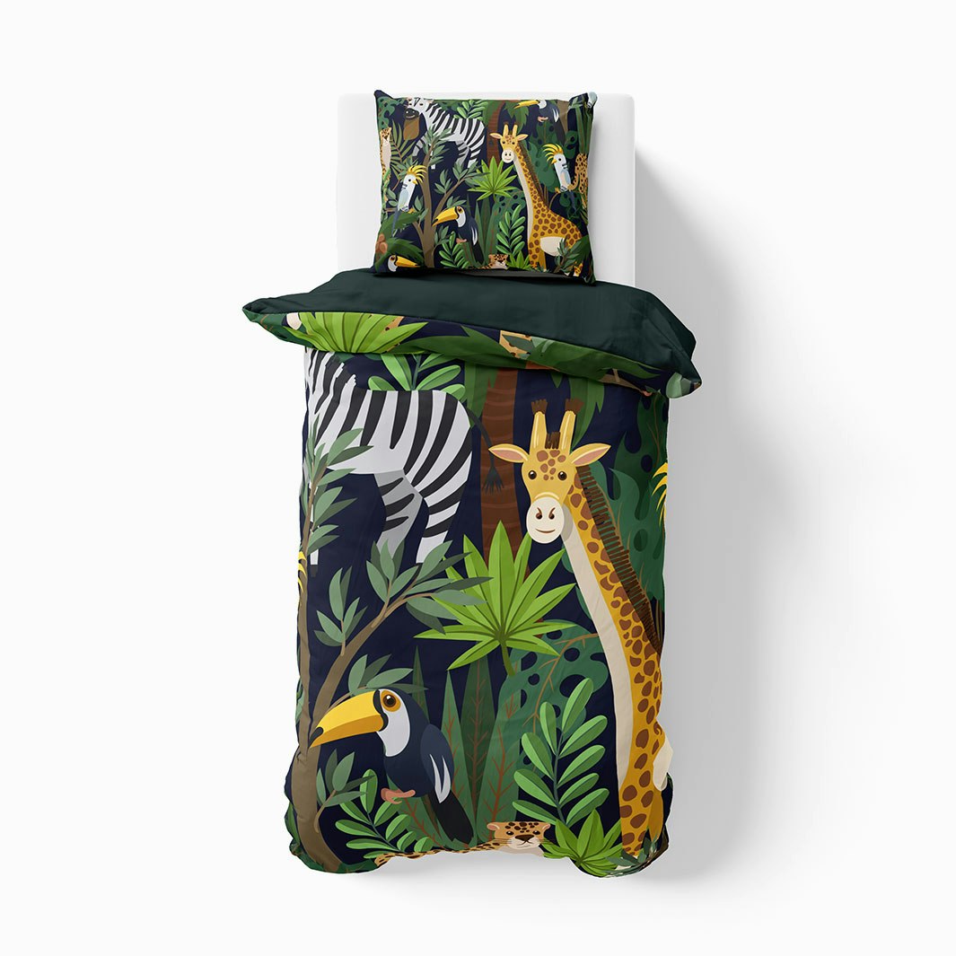 Jungle Animals påslakanset i gröna toner med ett härligt jungelmotiv i bomull i mått 140 x 200 cm Indusia design
