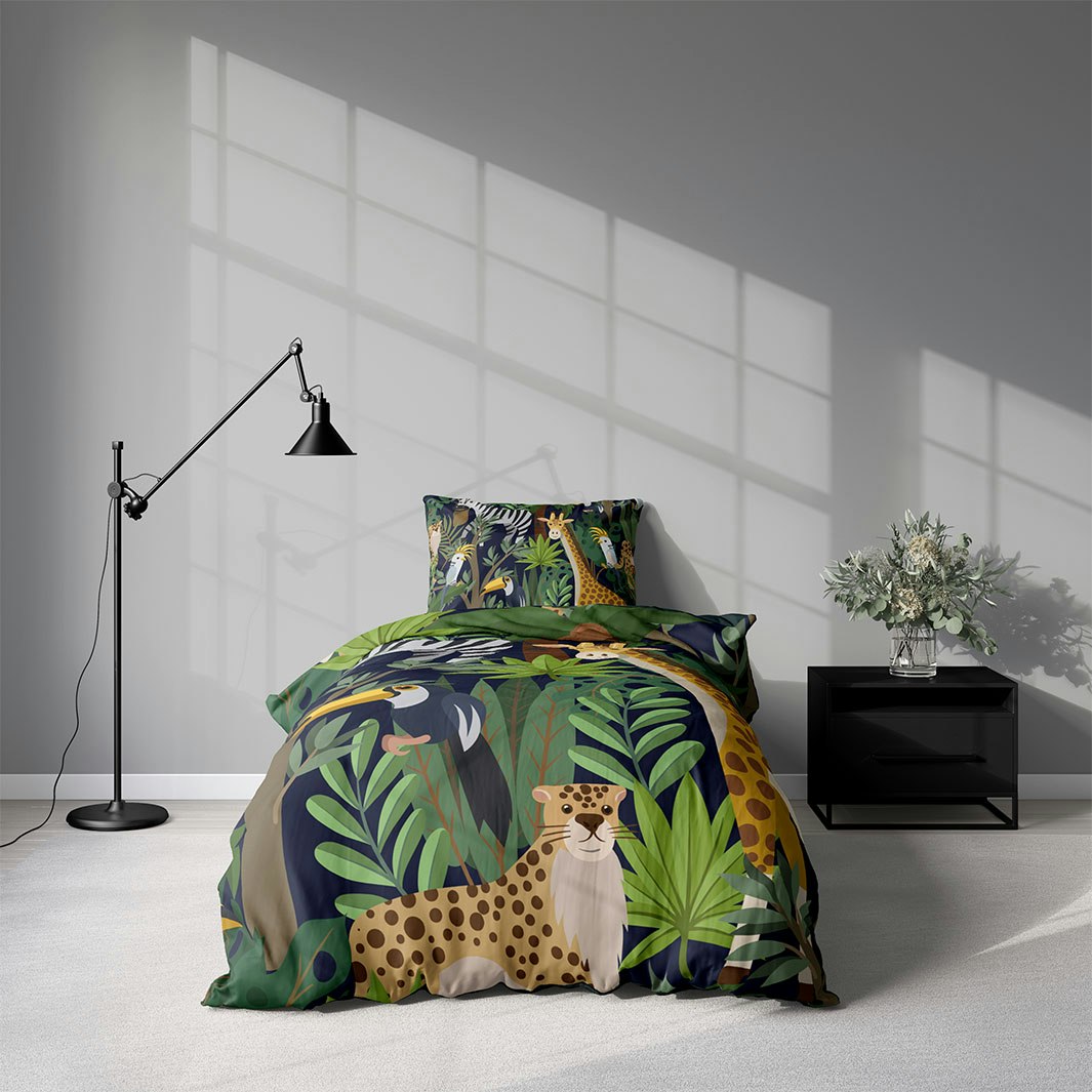 Jungle Animals påslakanset i gröna toner med ett härligt jungelmotiv i bomull i mått 140 x 200 cm Indusia design