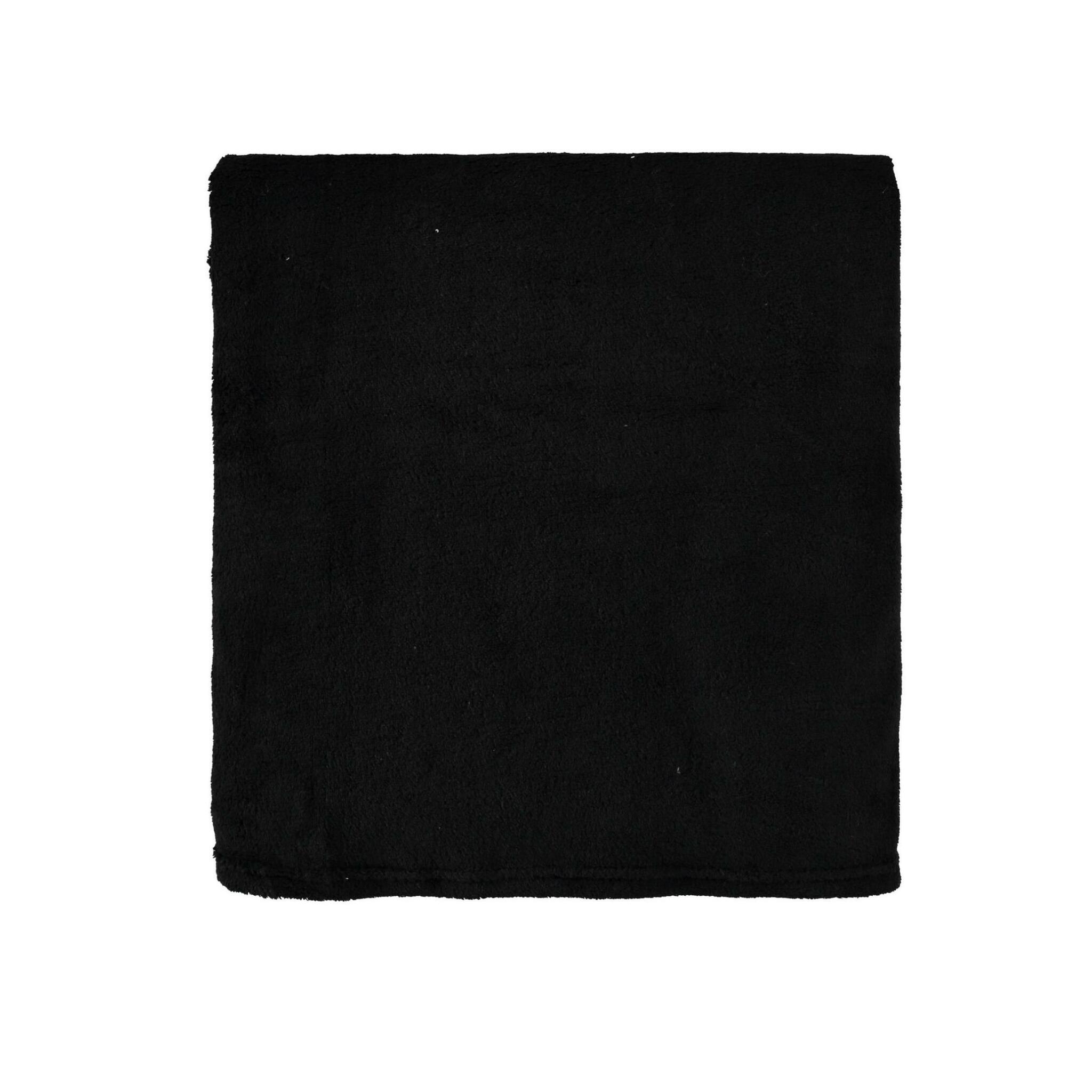 Irma en svart fleecepläd från Noble house mått 125 x 150 cm