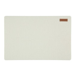 Marvin en vit tablett i filt från Noble house mått 30 x45 cm