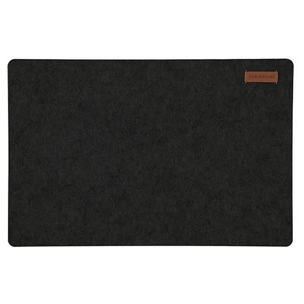 Marvin en svart tablett i filt från Noble house mått 30 x45 cm