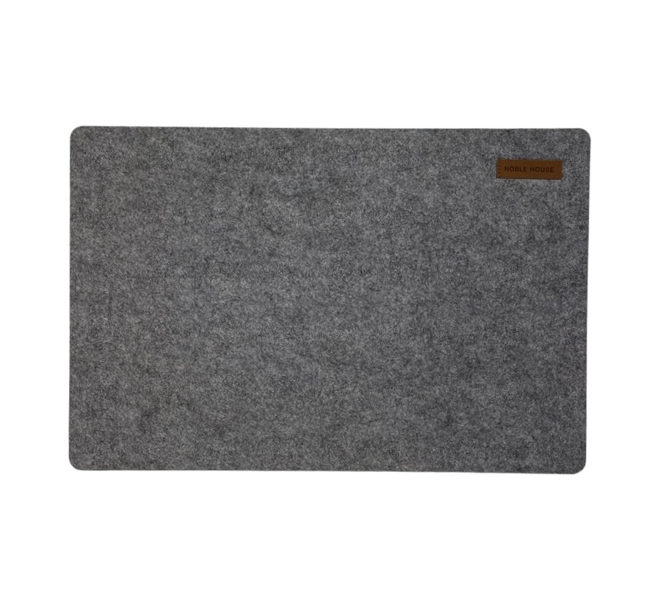 Marvin en grå tablett i filt från Noble house mått 30 x45 cm