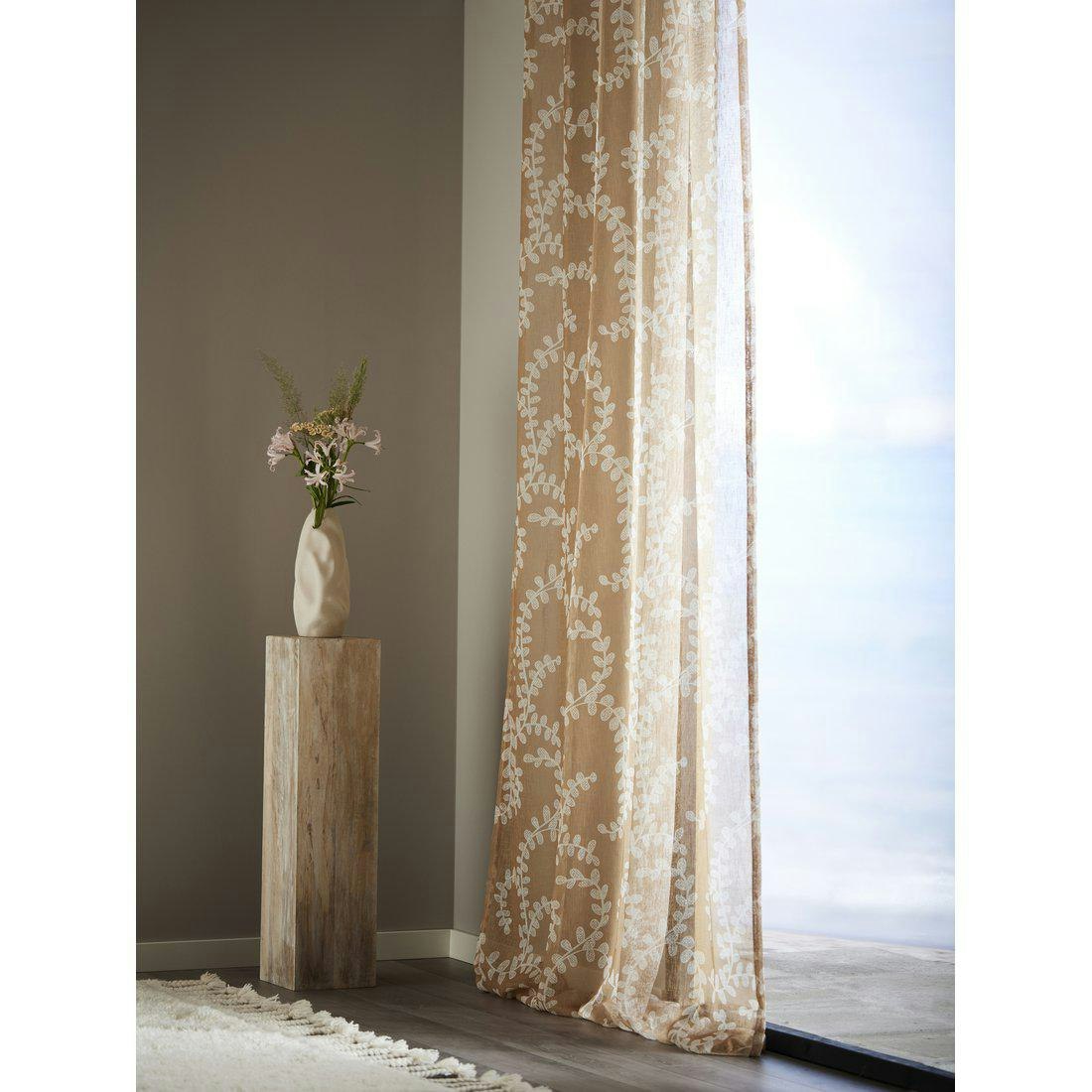 Svanefors Jenny ett saffransgult gardinset med en vit bladslinga 2 x 140 x 280