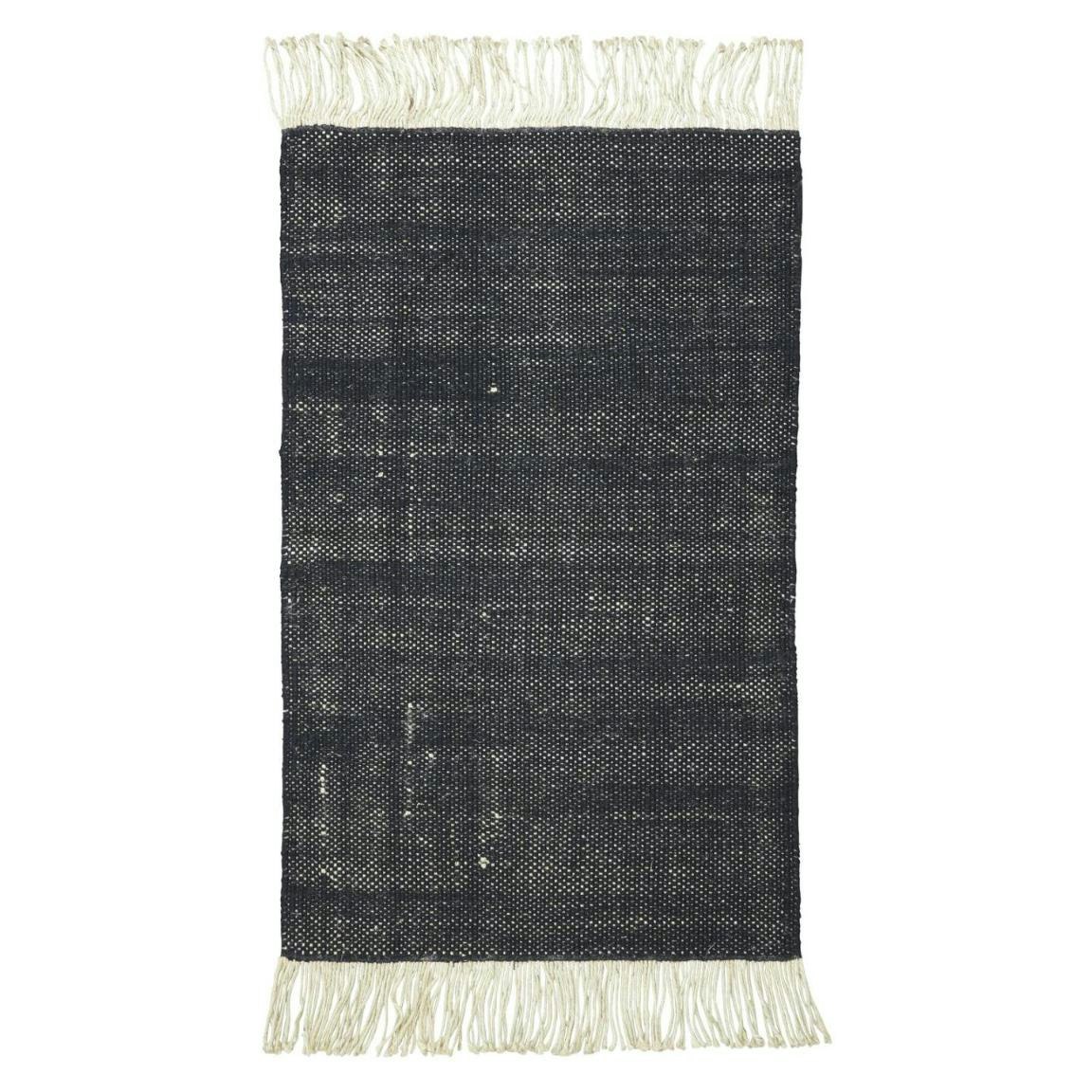 Boel & Jan Sandvik en svart och naturfärgad dörrmatta/sängmatta i mått 60 x 90 cm