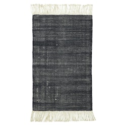 Boel & Jan Sandvik en svart och naturfärgad dörrmatta/sängmatta i mått 60 x 90 cm