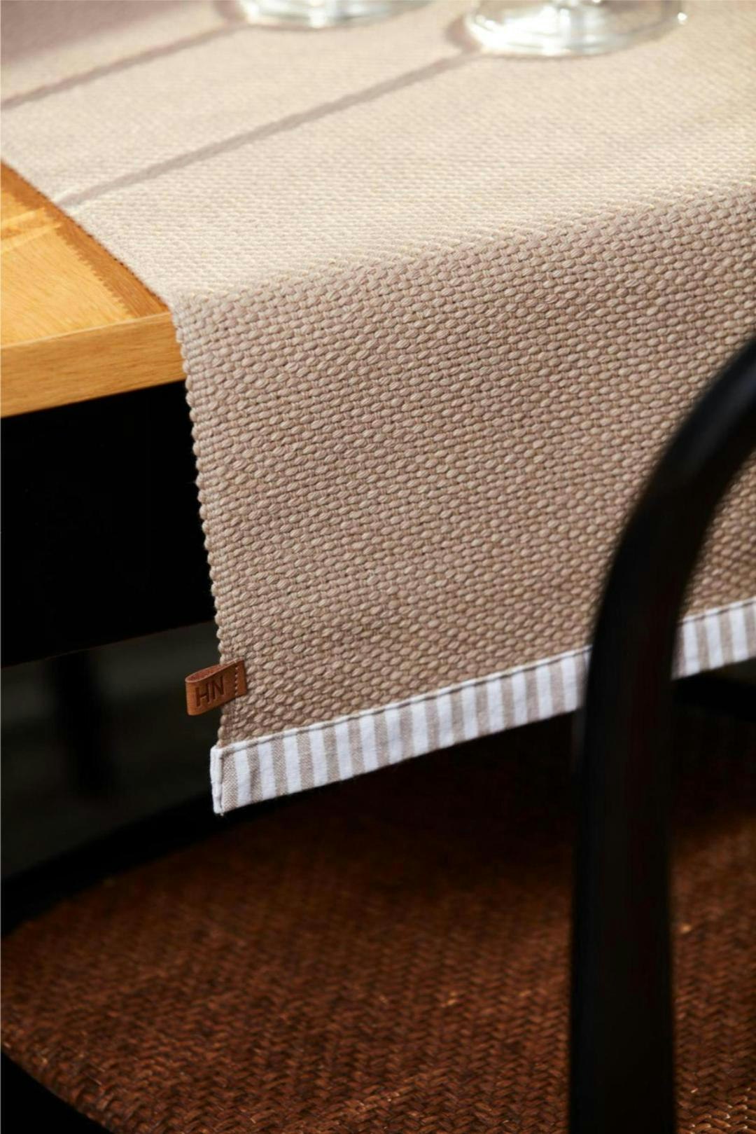 Noble house Sally beige bordslöpare mått 35 x 110 cm
