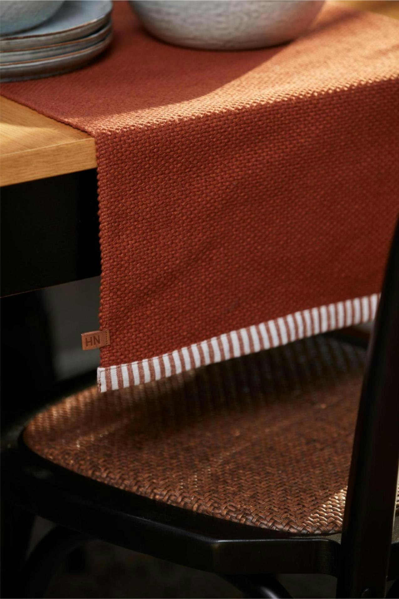 Noble house Sally brun bordslöpare mått 35 x 110 cm