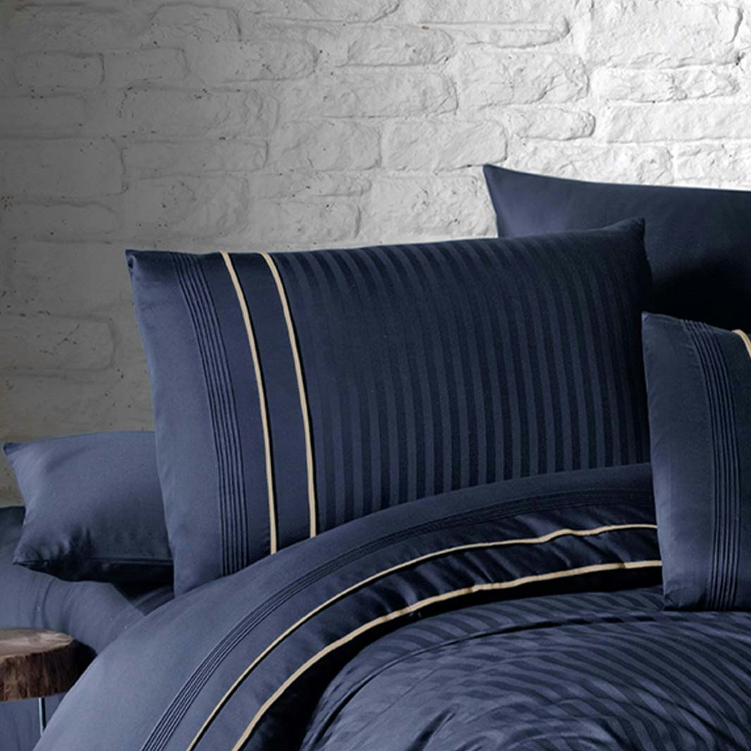 Deluxe stripe navy blue örngott bomullssatin mått 70 x 100 Indusia design