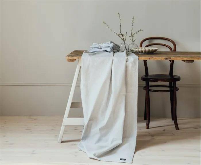 Elin beige/ljusgrå duk mått 140 x 350 cm Recycled by Wille