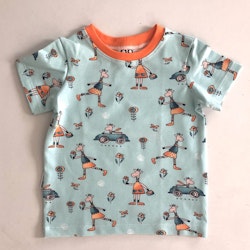 T-shirt lyseblå m giraffer str 98