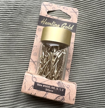 Hemline sikkerhetsnåler gull