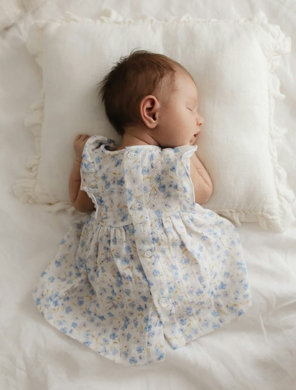 Babykjole musselin blå blomster