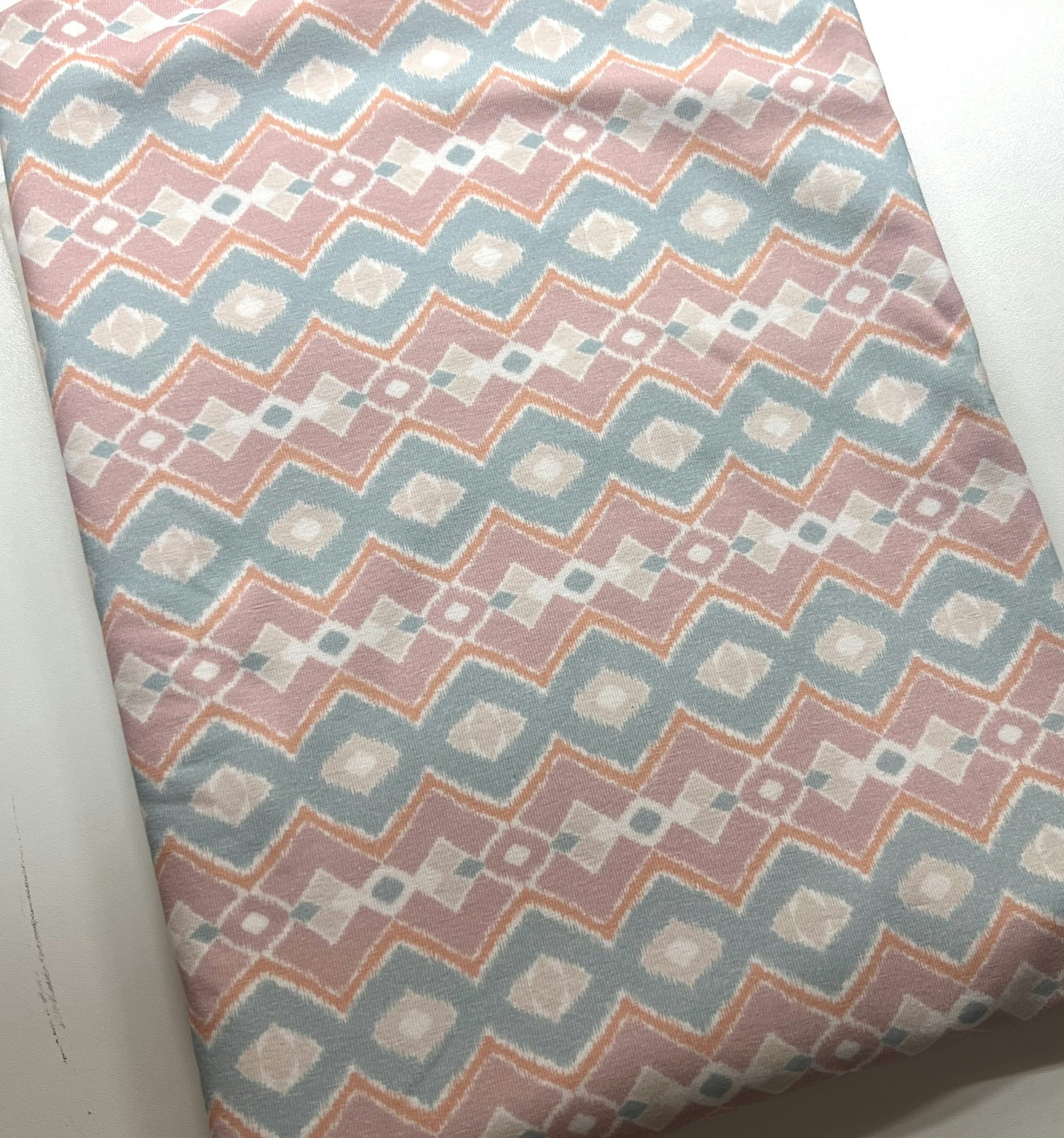 Geometrisk mønster rosa og turkis 1 meter jersey