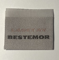 Laget av bestemor grå