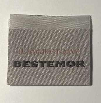 Laget av bestemor grå