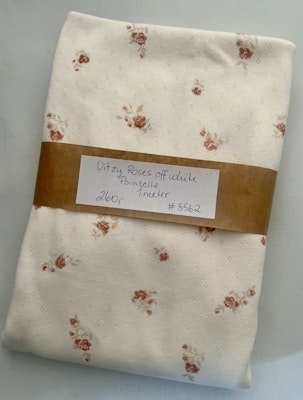 Ditzy roses offwhite pointelle 1 meter