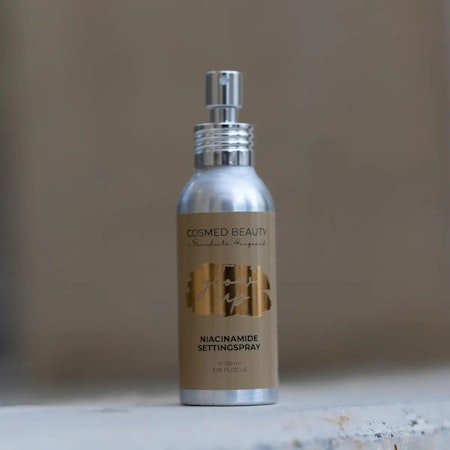 Glow Up Niaciamide Setting Spray