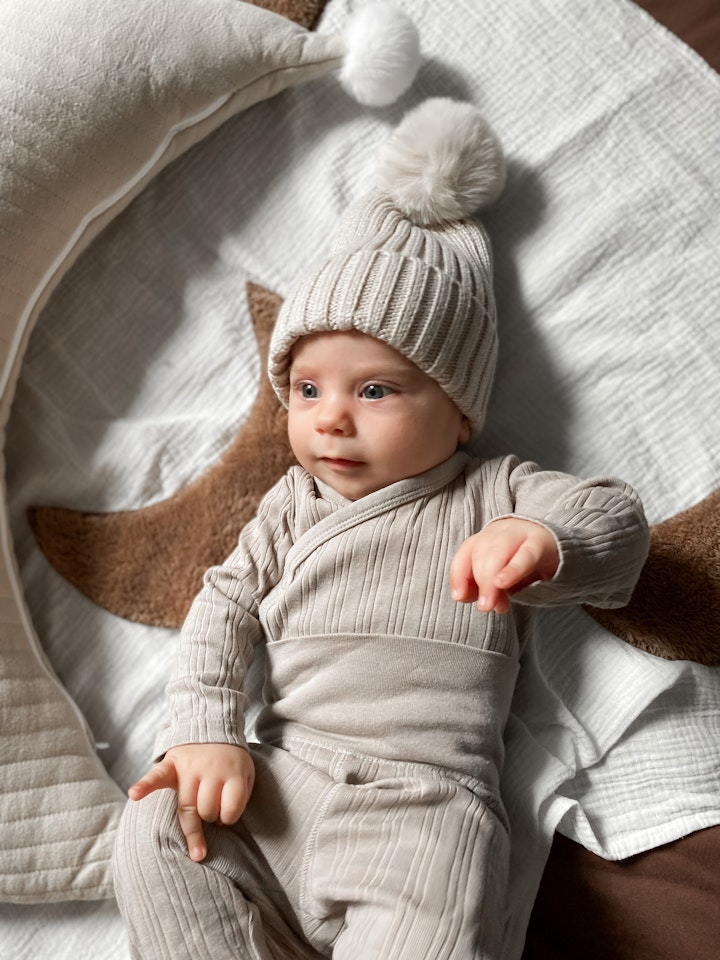 Baby strikket lue pompom - Baby Boutique