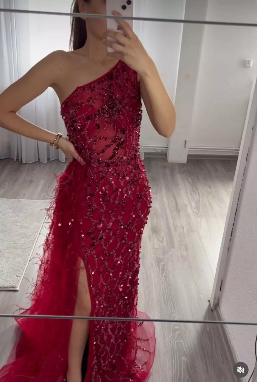 Daphne gown- red