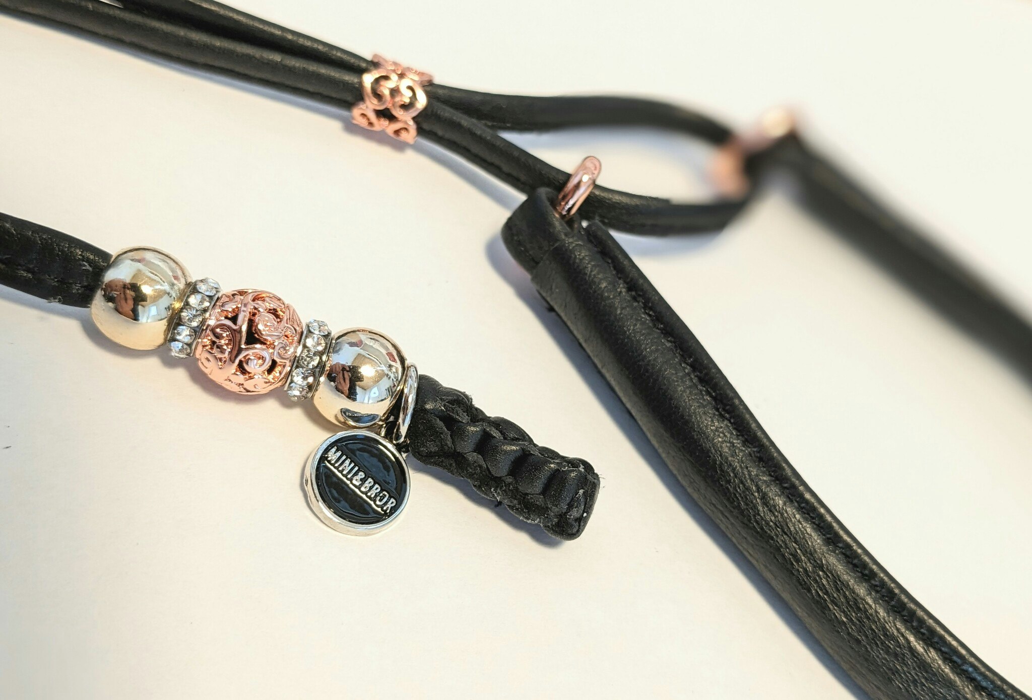 Mini&amp;Bror – Luxurious everything in a reindeer skin show leash!